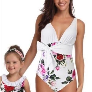 Mom ( s) girl ( 4/5)